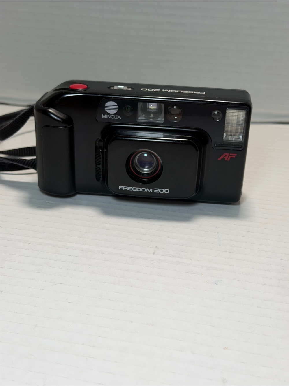 Minolta Freedom 200 Camera 35mm Film Compact Point Shoot AF Untested Sold As is